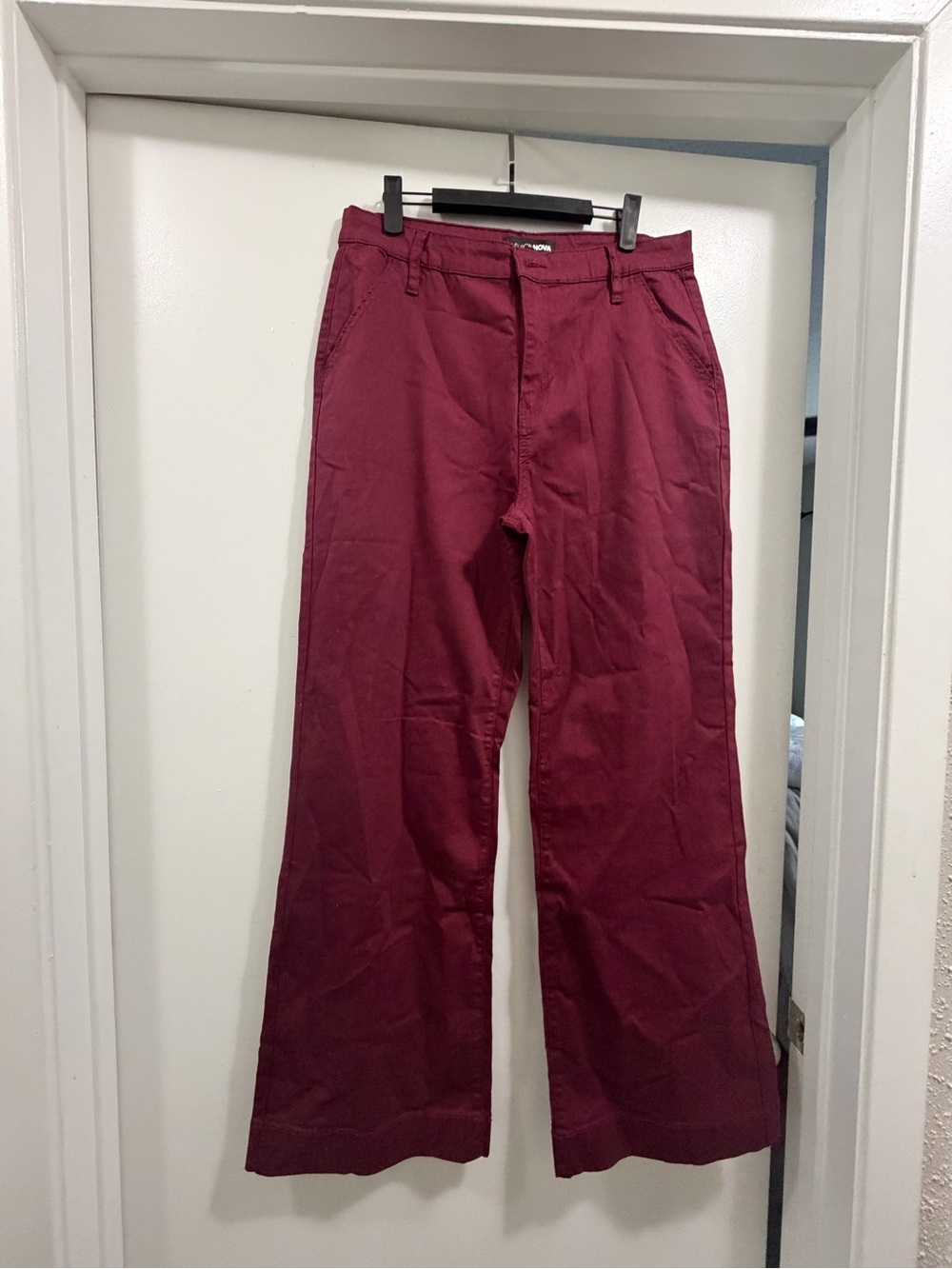 Women’s Casual Straight-Leg Pants in Burgundy